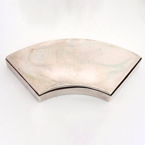 Fan Shaped Bonbonniere with Myoga mon