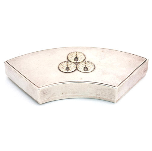 Fan Shaped Bonbonniere with Myoga mon