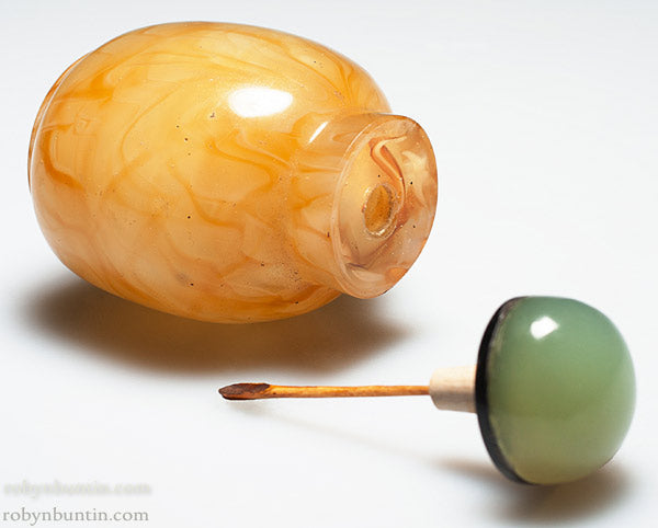 Item #19418: Agate Snuff Bottle with Jade Top