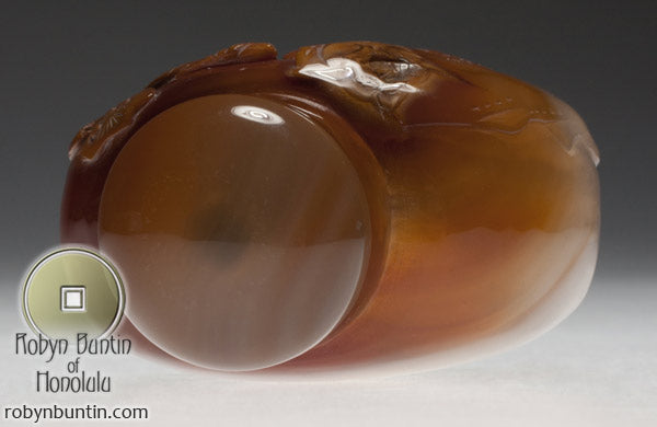 Item #17954: Suzhou Agate Liu Hai Snuff Bottle